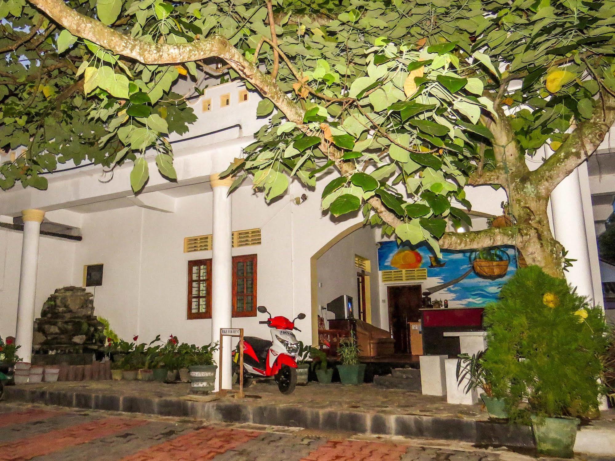 Happy Night Holiday Inn Unawatuna Exterior foto
