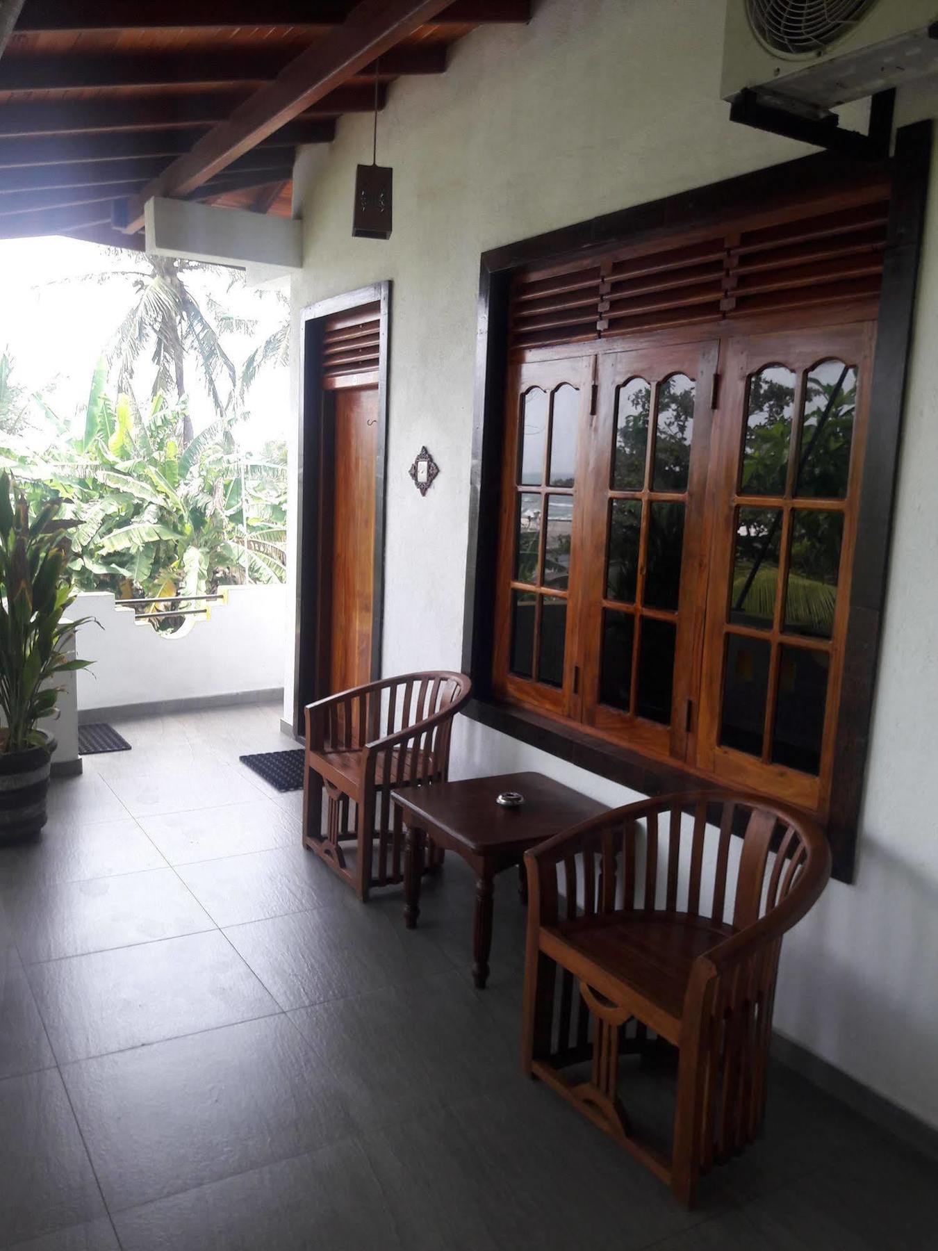 Happy Night Holiday Inn Unawatuna Exterior foto