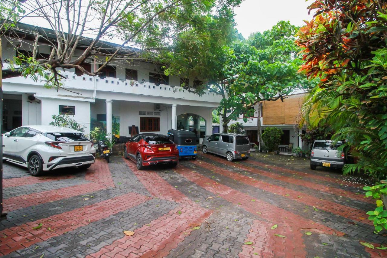 Happy Night Holiday Inn Unawatuna Exterior foto