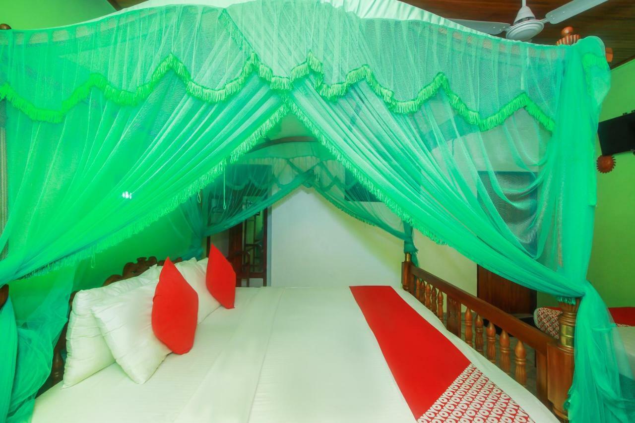 Happy Night Holiday Inn Unawatuna Exterior foto