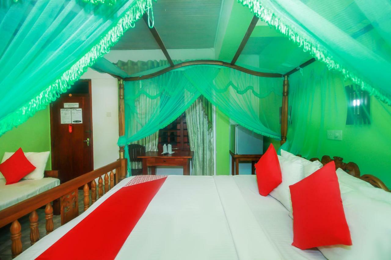 Happy Night Holiday Inn Unawatuna Exterior foto