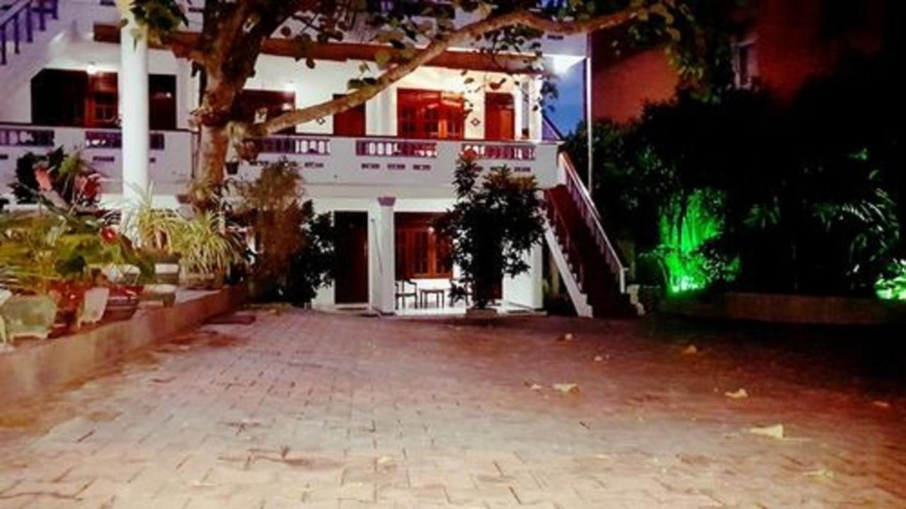 Happy Night Holiday Inn Unawatuna Exterior foto